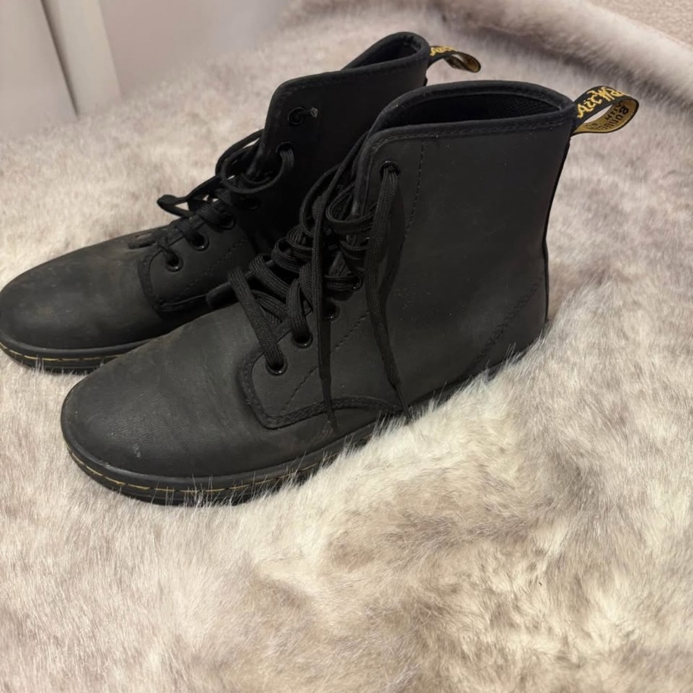 Dr. Martens Shoreditch Leather Boot